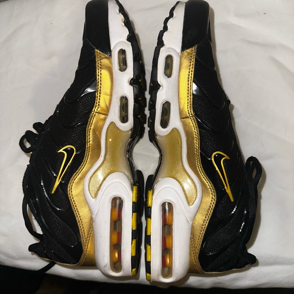 Nike Kids Black and Gold Sneakers - Picture 11 of 11